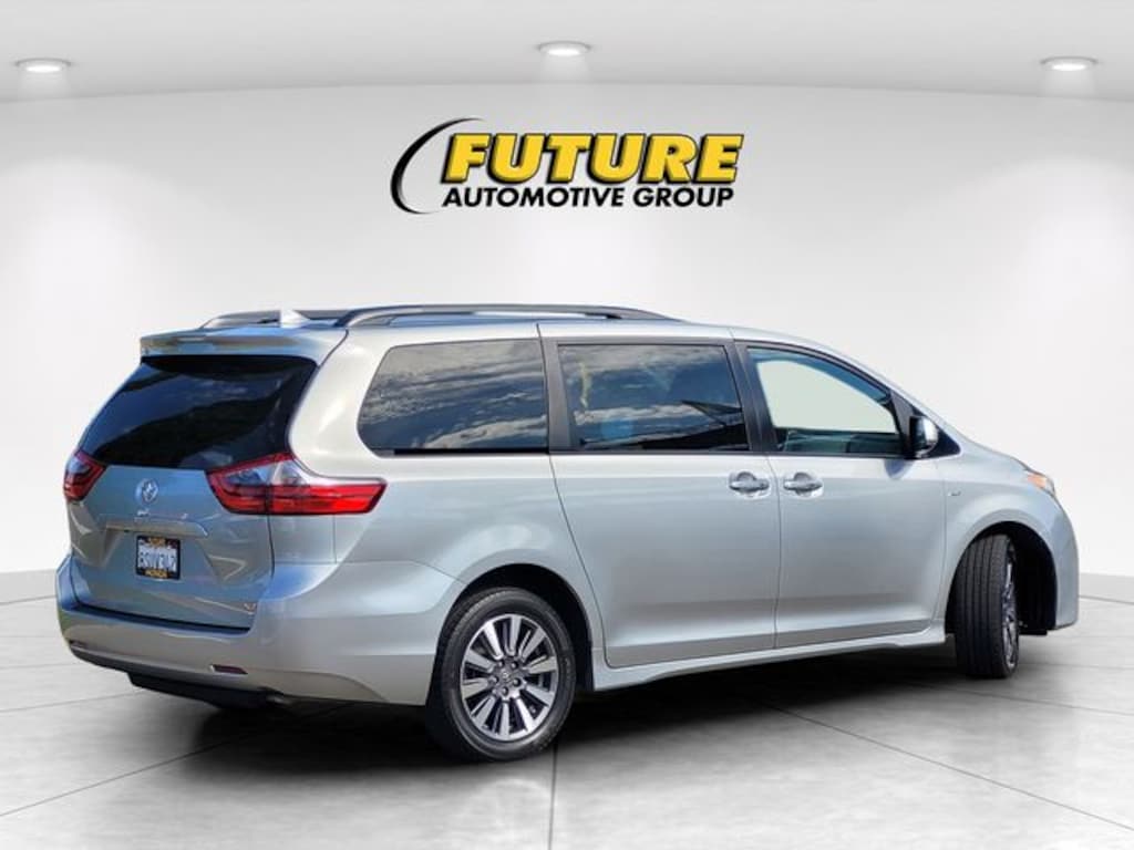 Used 2020 Toyota Sienna XLE Minivan/Van