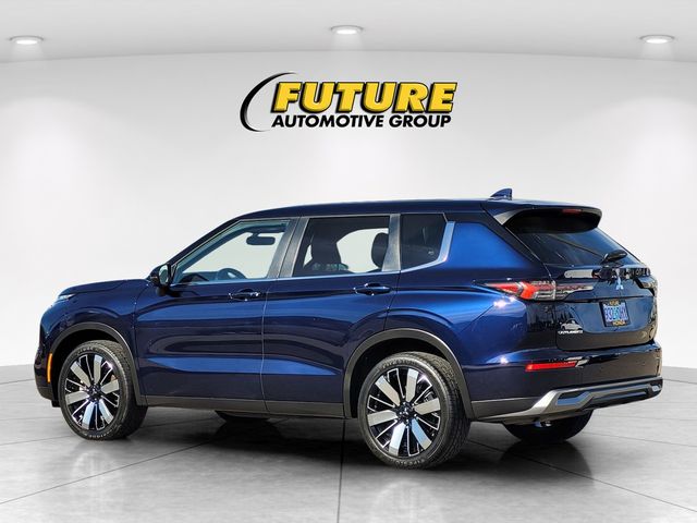 2025 Mitsubishi Outlander SE photo 6
