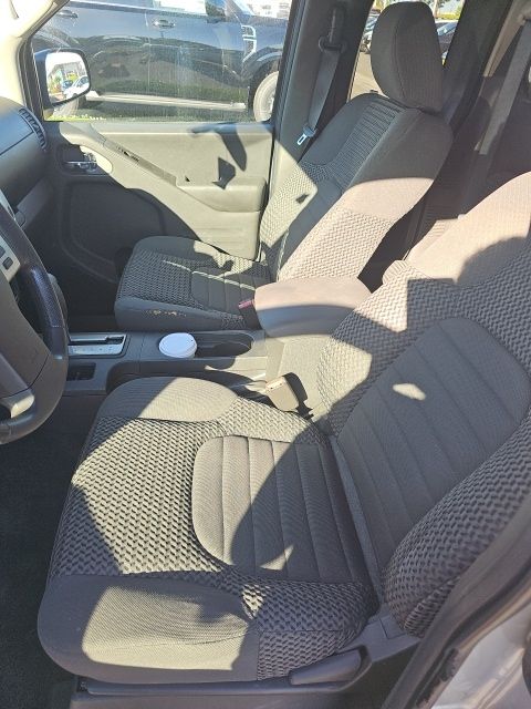 2017 Nissan Frontier SV photo 4