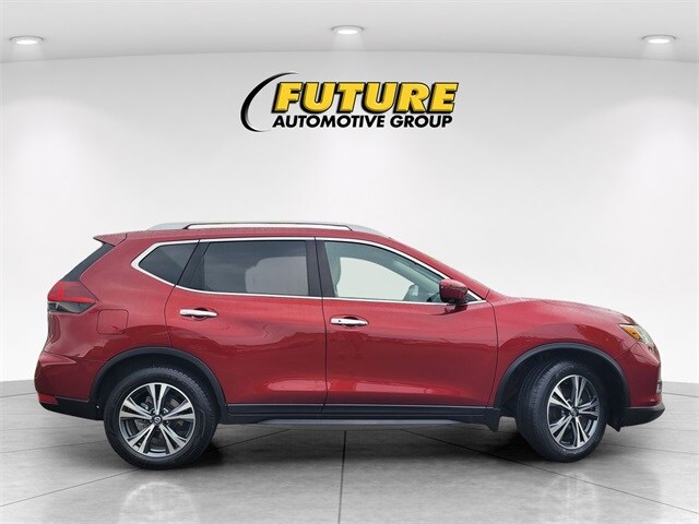 2019 Nissan Rogue SV photo 3