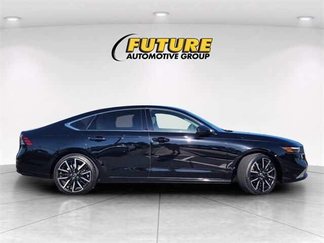 2023 Honda Accord Hybrid Touring photo 3