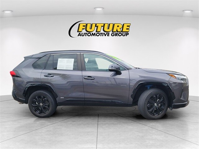 2022 Toyota RAV4 Hybrid SE photo 3