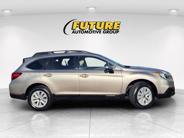 2017 Subaru Outback 2.5i Premium photo 2