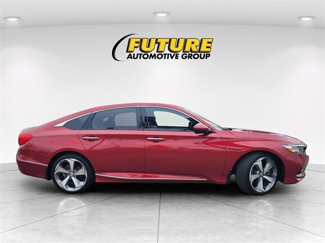 2019 Honda Accord Touring 2.0T photo 3