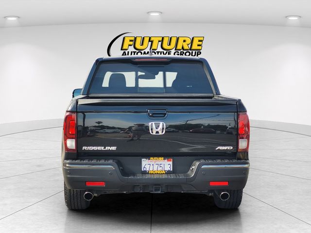 2017 Honda Ridgeline Black Edition photo 3