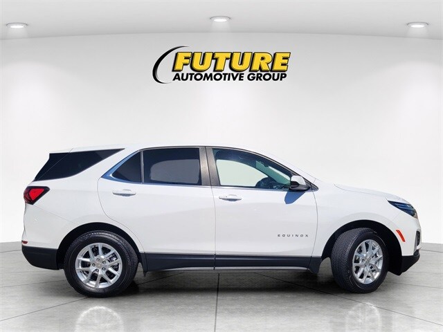 2024 Chevrolet Equinox LT photo 3