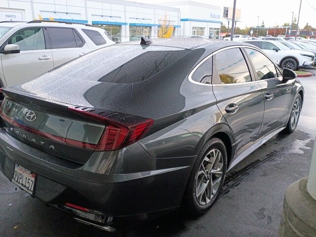 2022 Hyundai Sonata SEL photo 2