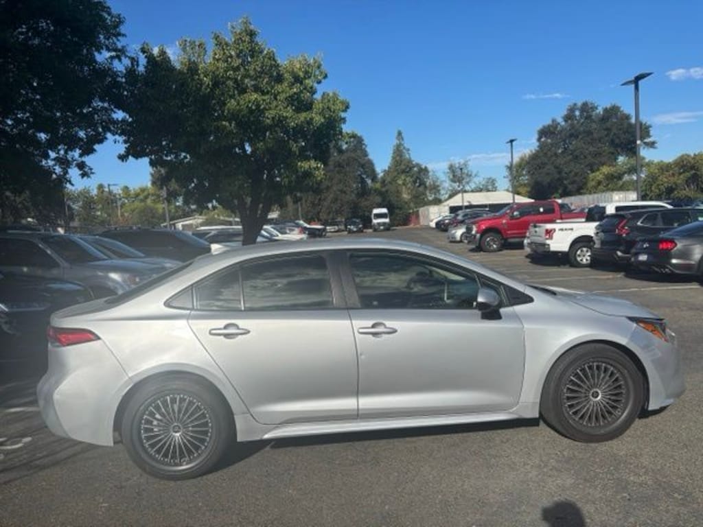 Used 2020 Toyota Corolla LE Sedan