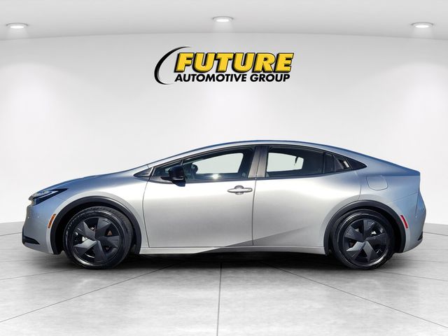 2024 Toyota Prius LE photo 5