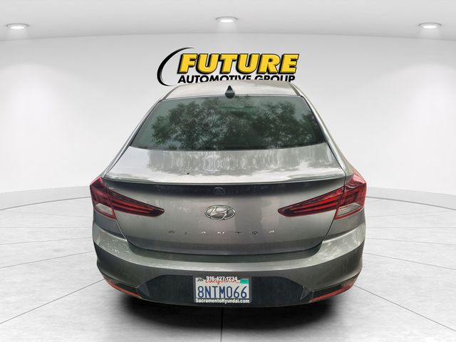 2020 Hyundai Elantra SEL photo 4