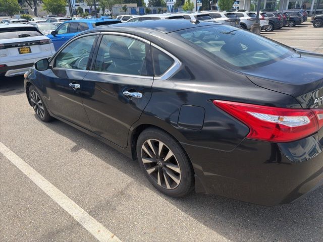 2017 Nissan Altima 2.5 SV photo 2