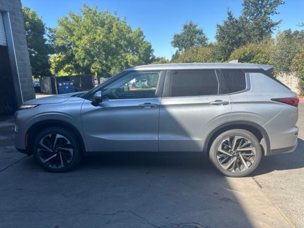 Used 2024 Mitsubishi Outlander SE SUV