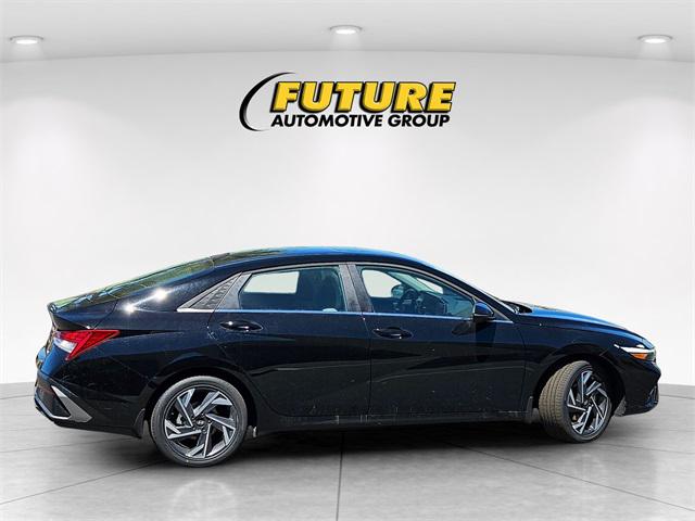 2025 Hyundai Elantra Hybrid Limited photo 2