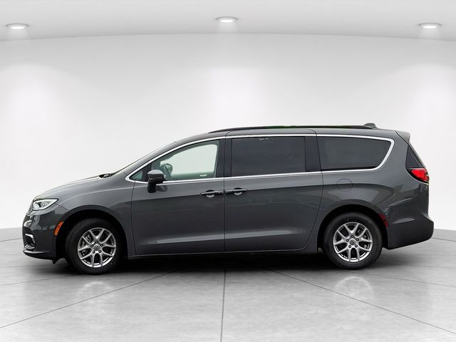 2022 Chrysler Pacifica Touring L photo 6