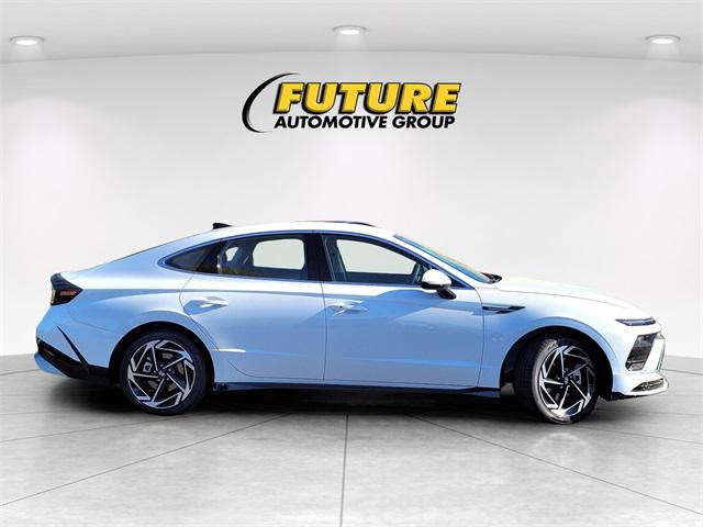2026 Hyundai Sonata SEL Sport photo 2