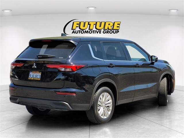2023 Mitsubishi Outlander ES photo 4