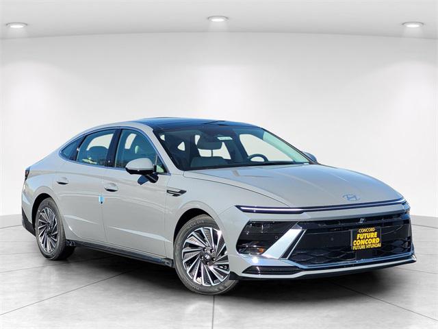 2025 Hyundai Sonata Hybrid Sedan 
