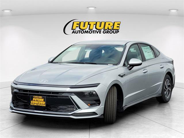2026 Hyundai Sonata Hybrid Blue photo 2
