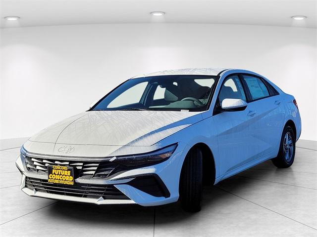 2026 Hyundai Elantra SE photo 2