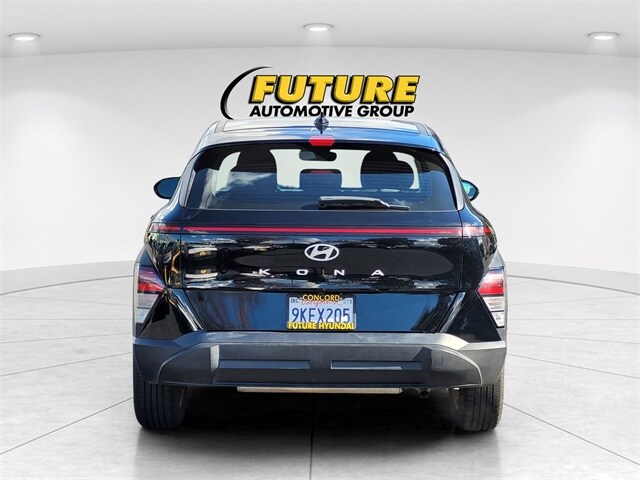 2024 Hyundai Kona SE photo 4