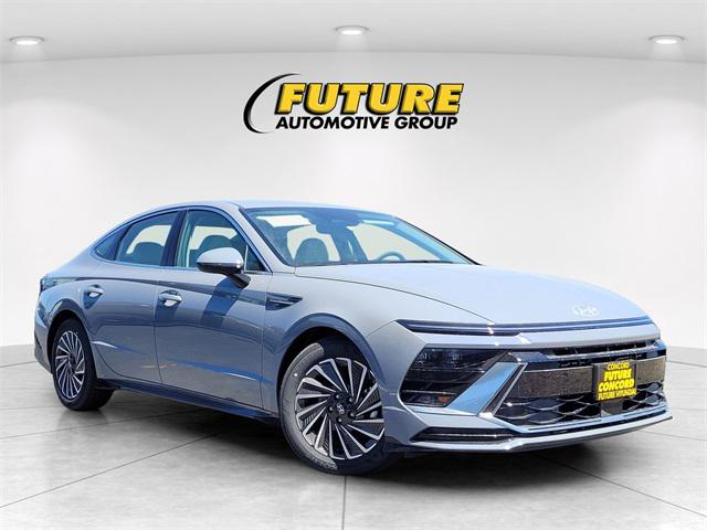 2025 Hyundai Sonata Hybrid Sedan 