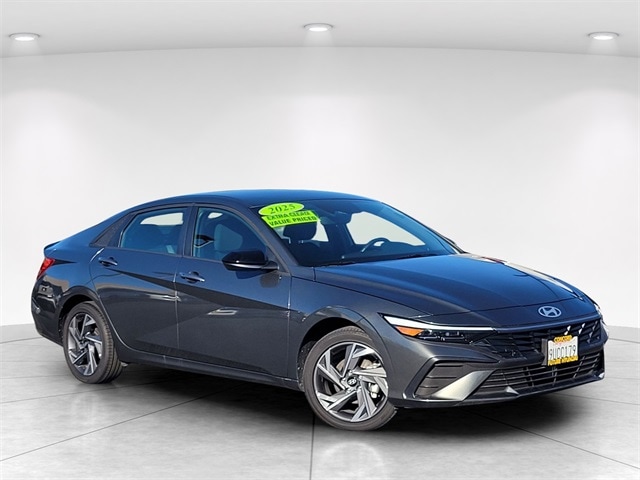 2025 Hyundai Elantra Blue's photo
