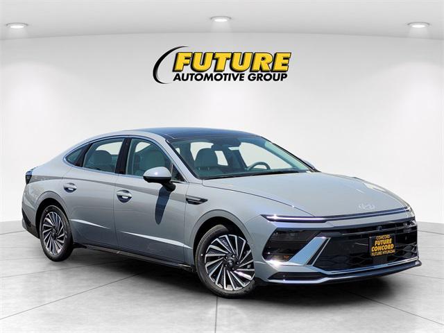 2025 Hyundai Sonata Hybrid Sedan 