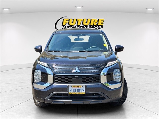 2023 Mitsubishi Outlander ES photo 2