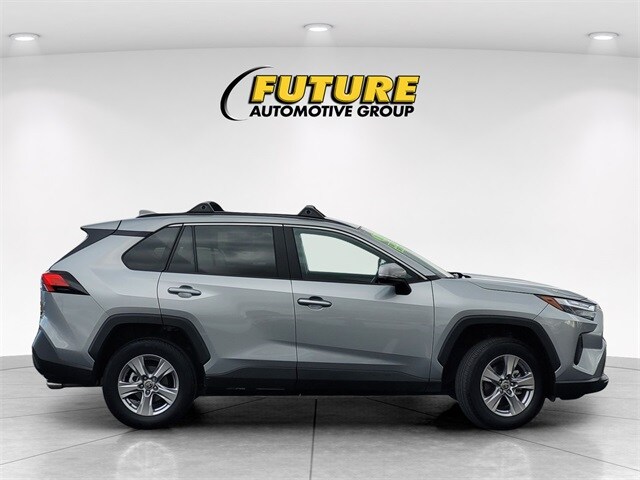 2024 Toyota RAV4 XLE photo 3