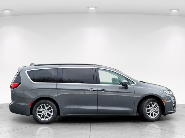 2022 Chrysler Pacifica Touring L photo 2