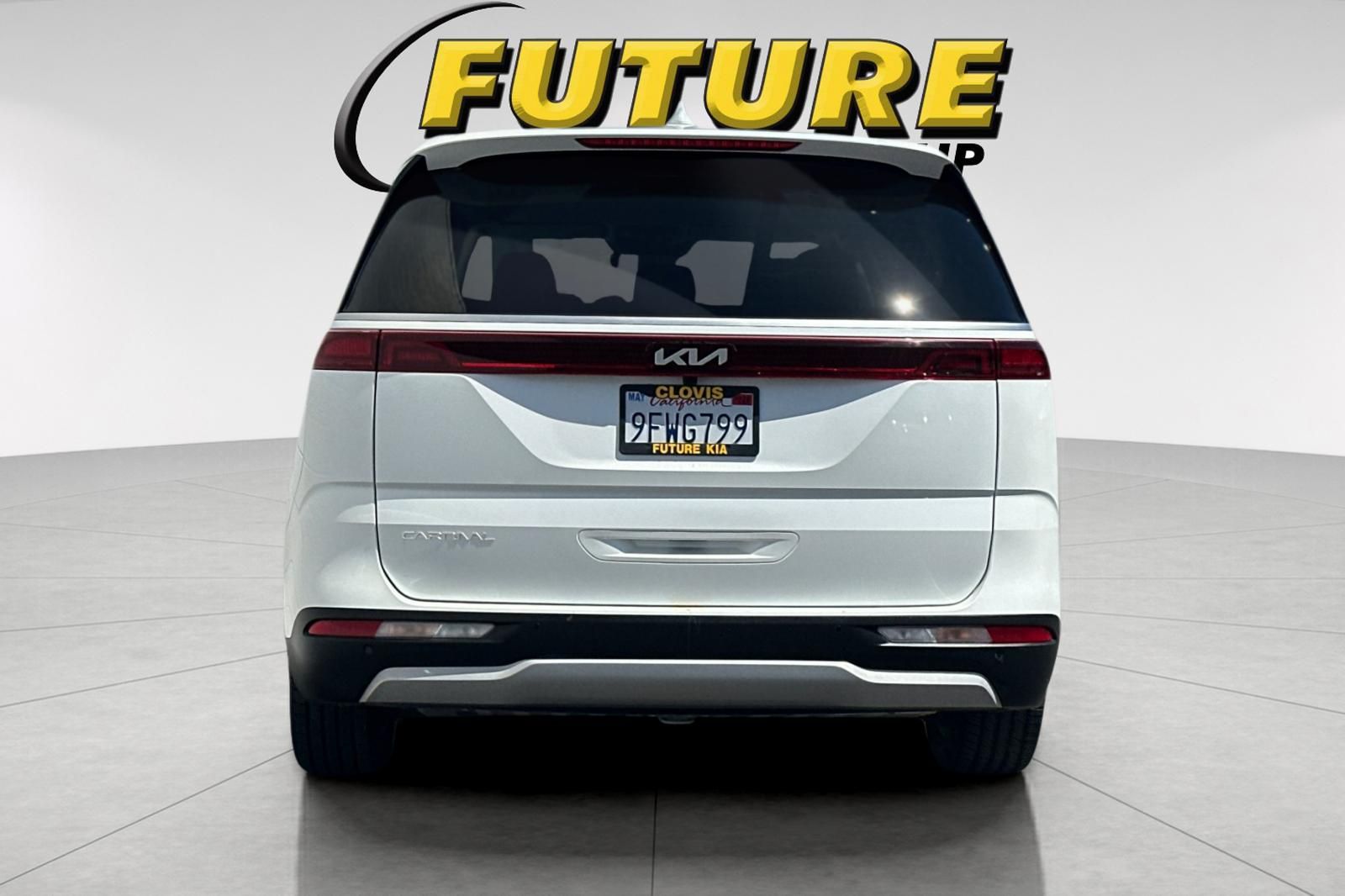 2023 Kia Carnival EX photo 4