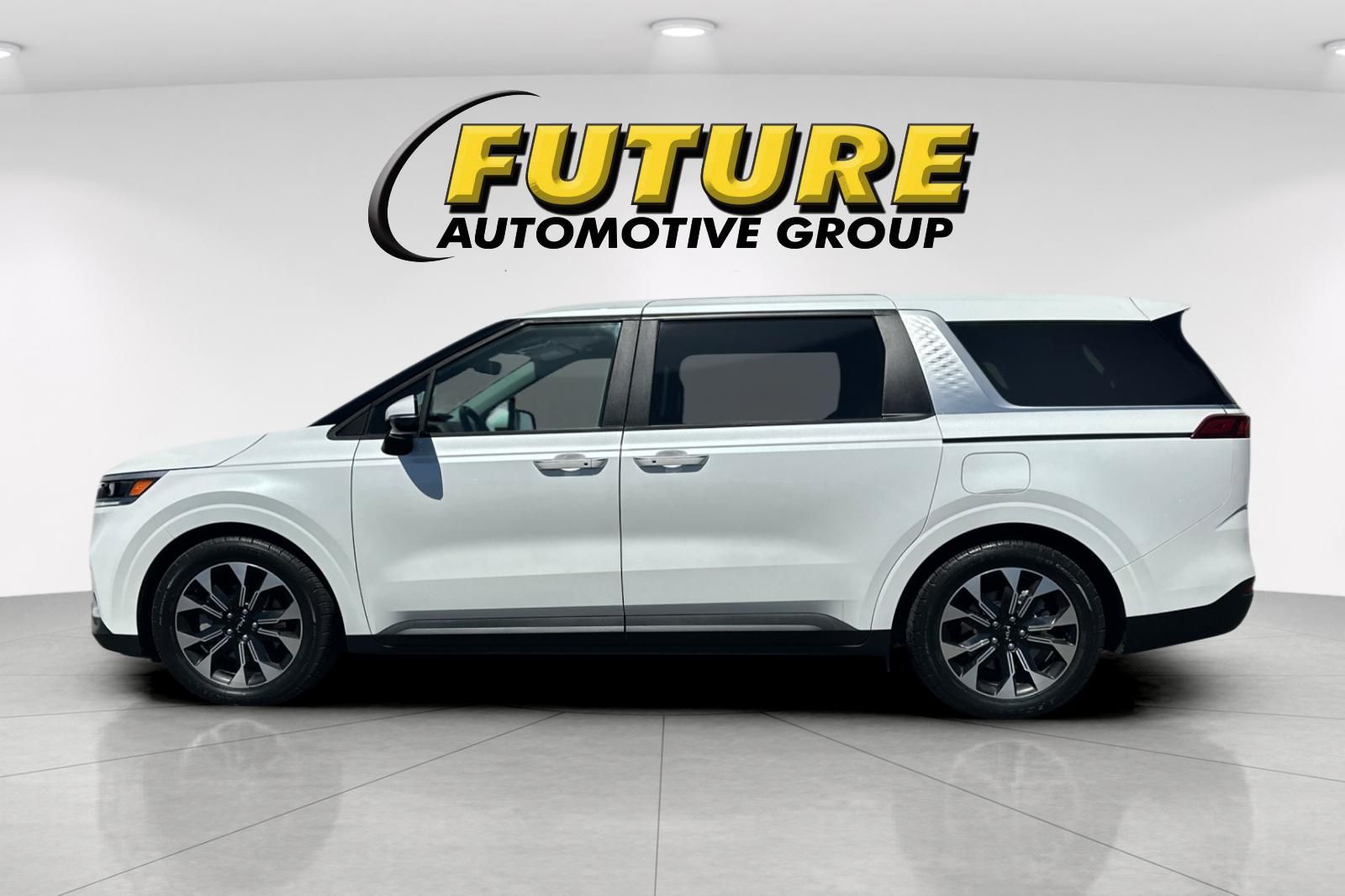 2023 Kia Carnival EX photo 6