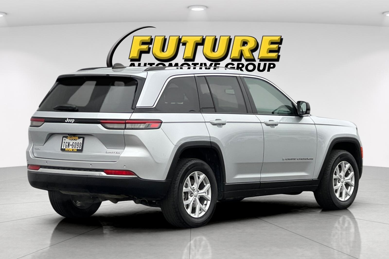 2024 Jeep Grand Cherokee Limited photo 2