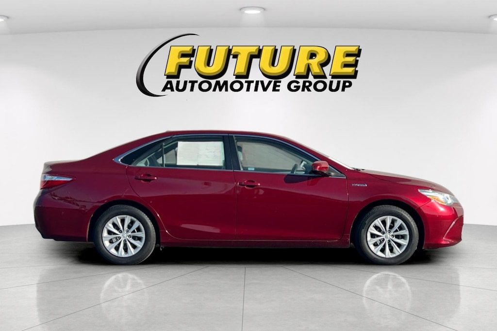 Used 2017 Toyota Camry Hybrid LE Sedan