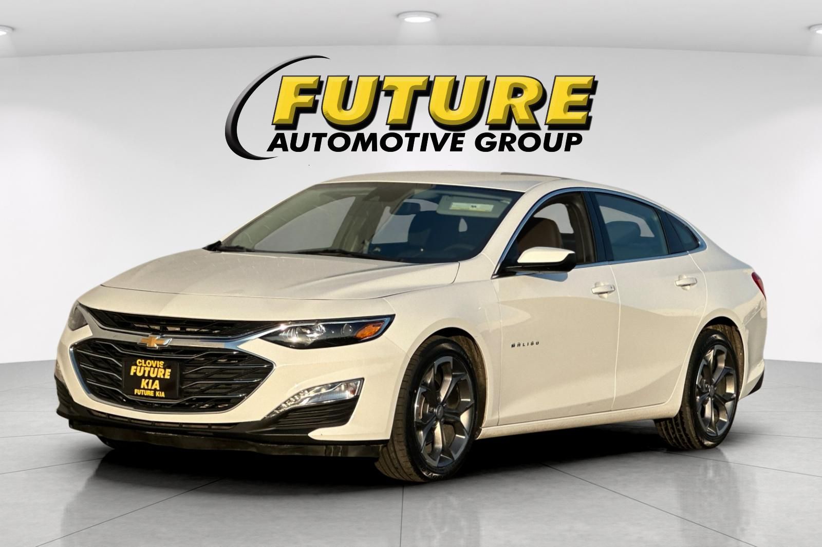 2024 Chevrolet Malibu LT photo 3