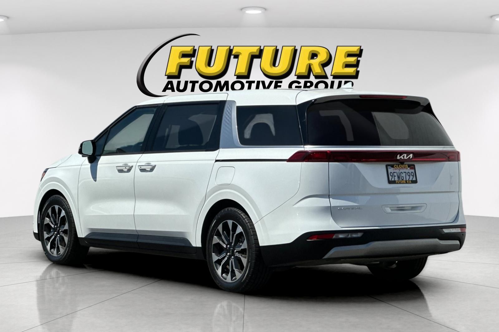 2023 Kia Carnival EX photo 5