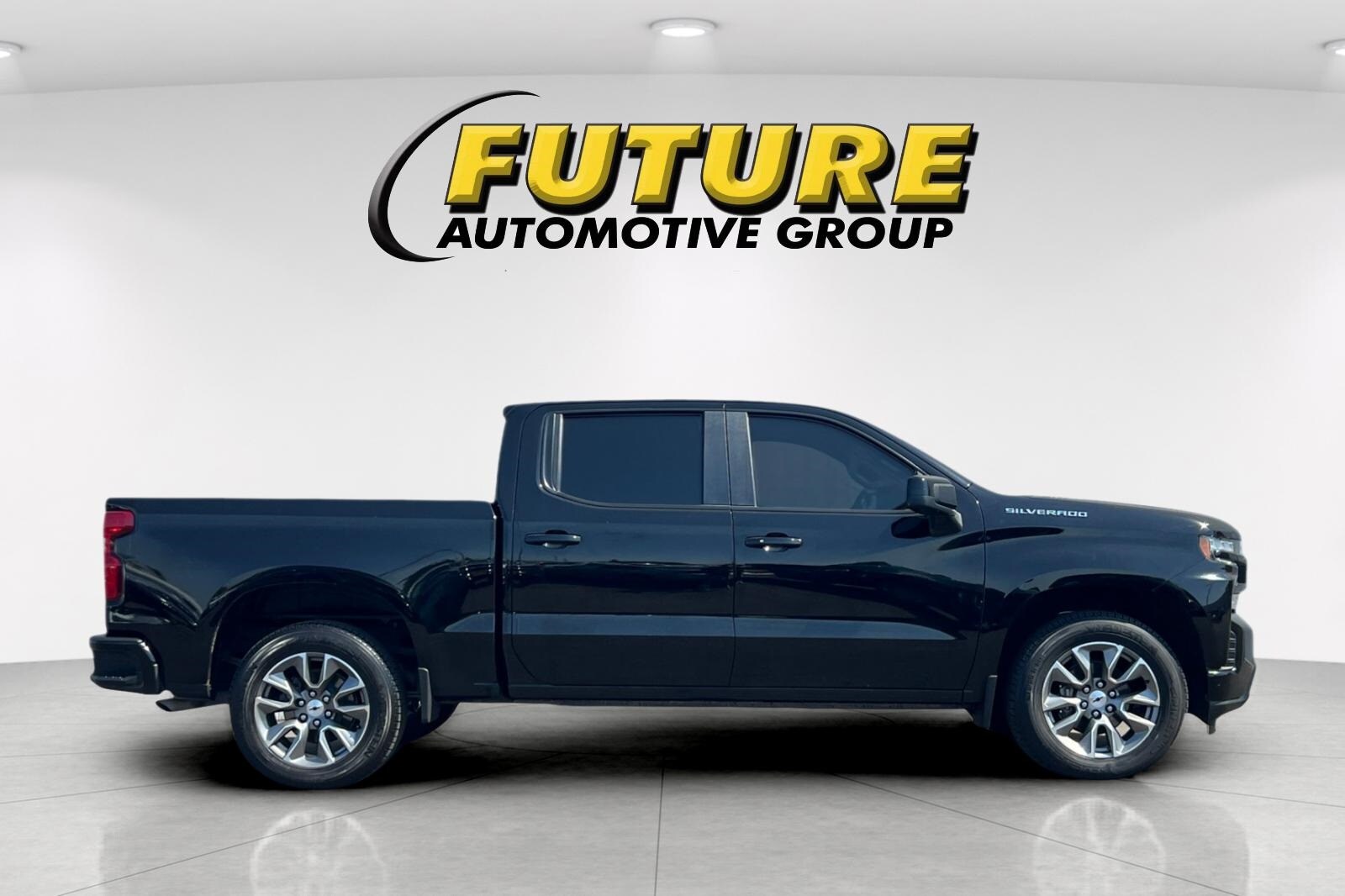 2021 Chevrolet Silverado 1500 RST photo 2