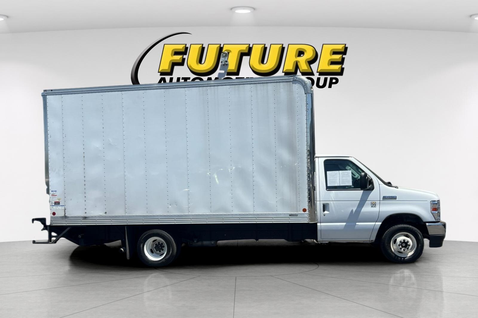 2022 Ford E-450 photo 2