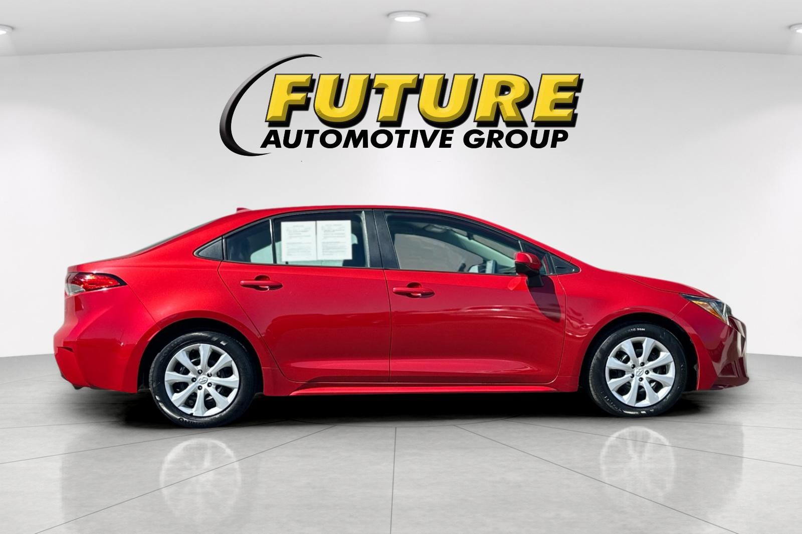 2020 Toyota Corolla LE photo 2