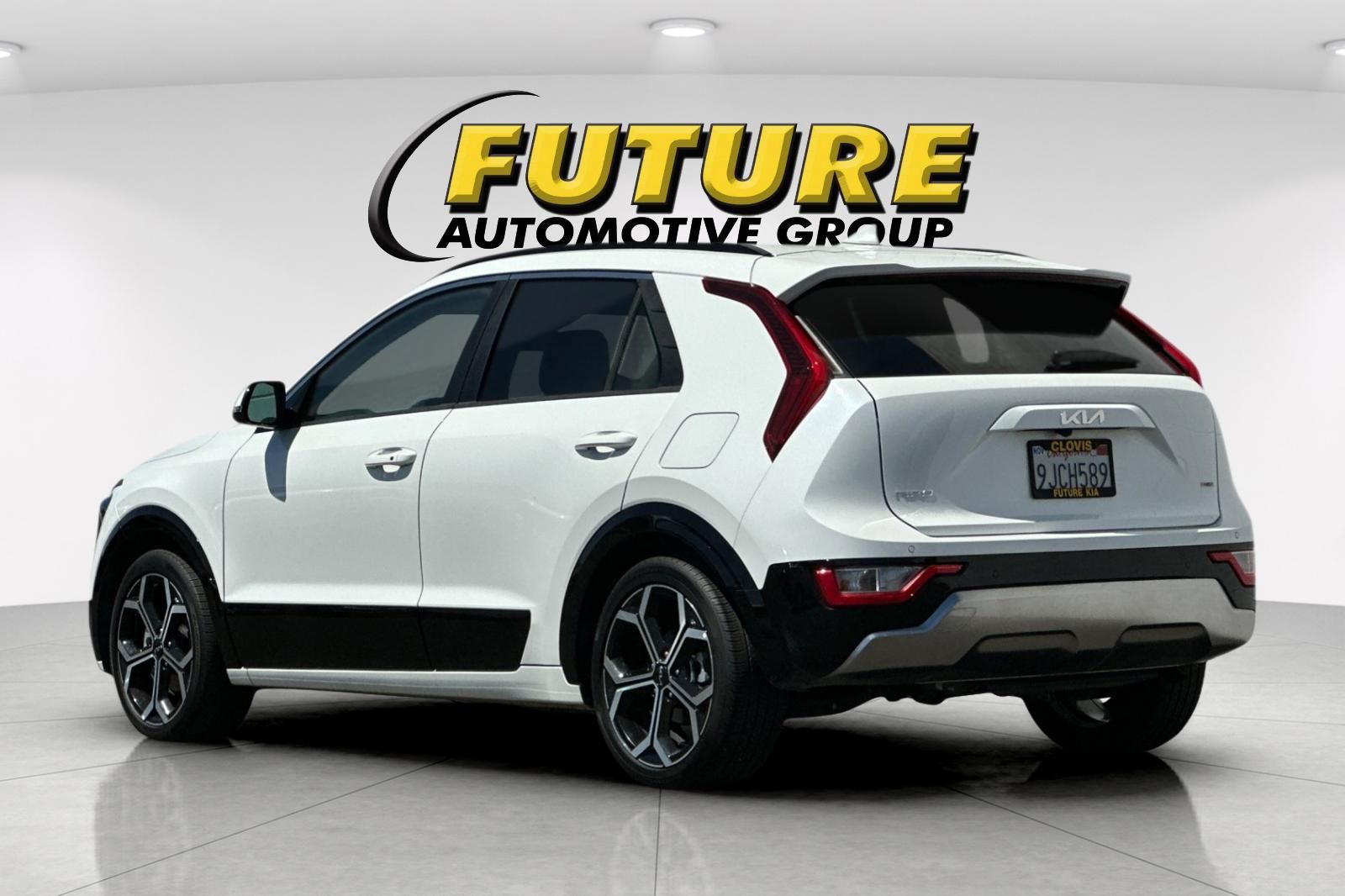 2024 Kia Niro EX Touring photo 5