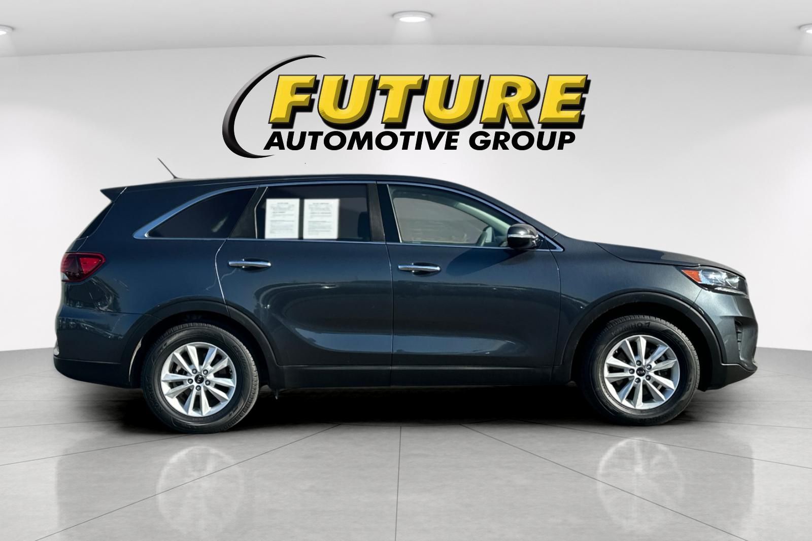 2020 Kia Sorento LX photo 2