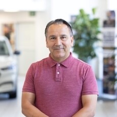 Staff member Alim Khan from ID_4c7161