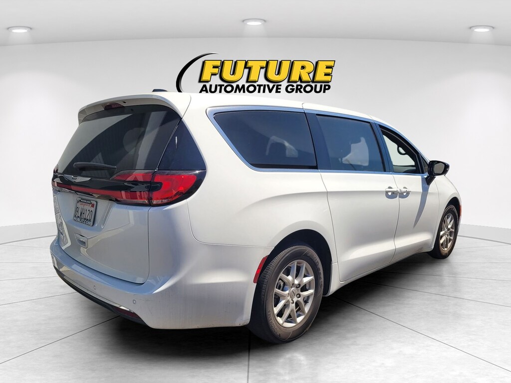 Used 2024 Chrysler Pacifica Touring Passenger Van