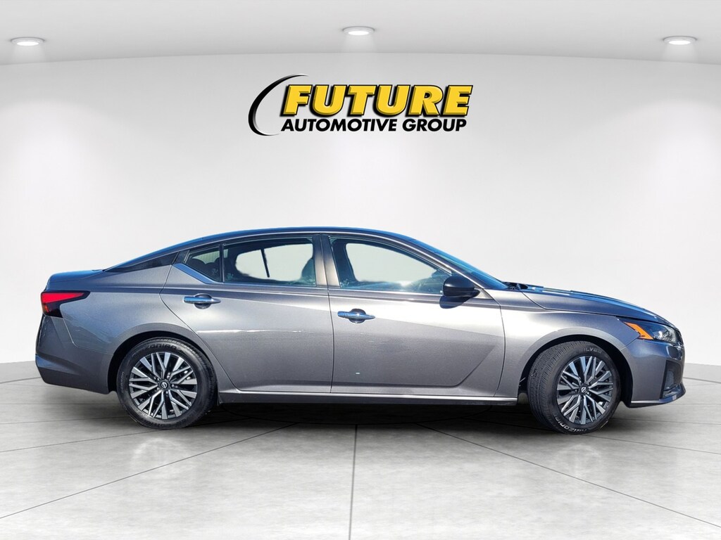 Used 2024 Nissan Altima 2.5 SV Sedan