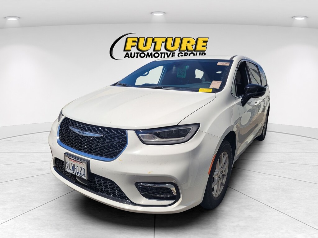 Used 2024 Chrysler Pacifica Touring Passenger Van