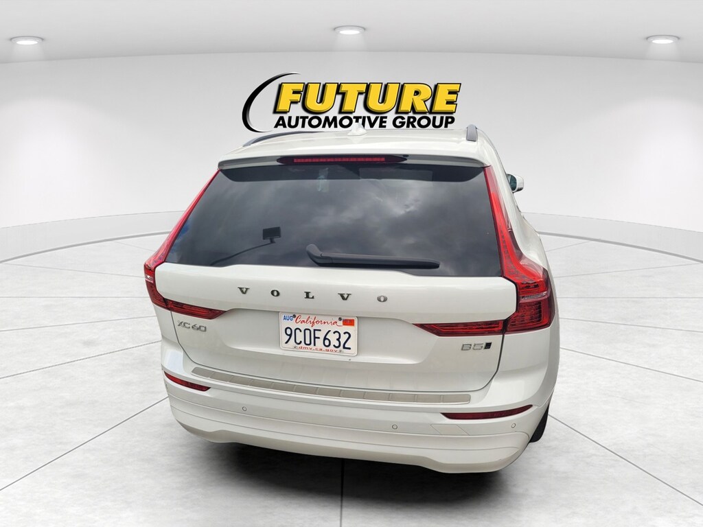 Used 2022 Volvo XC60 B5 Momentum SUV