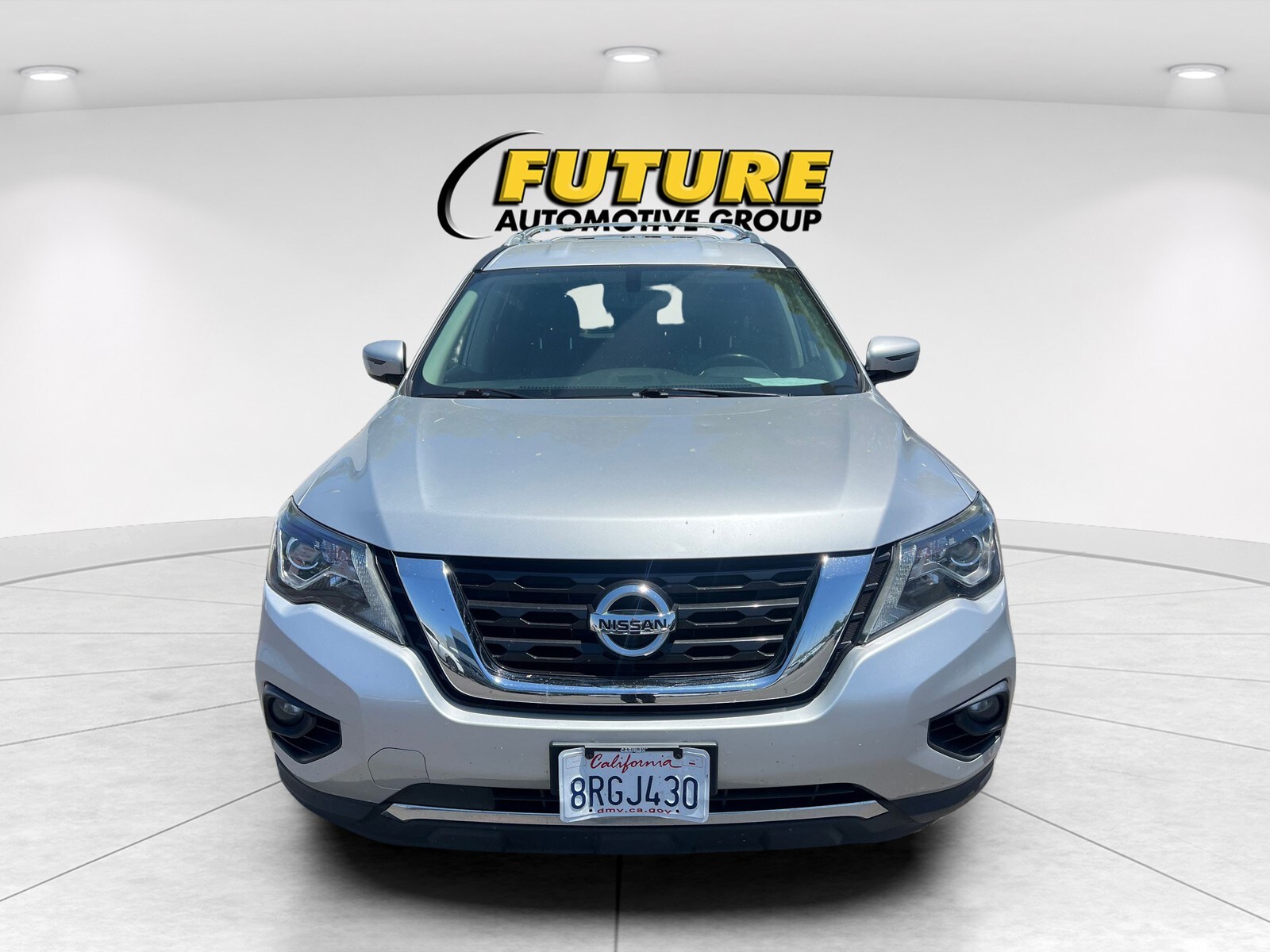 2018 Nissan Pathfinder SV photo 2