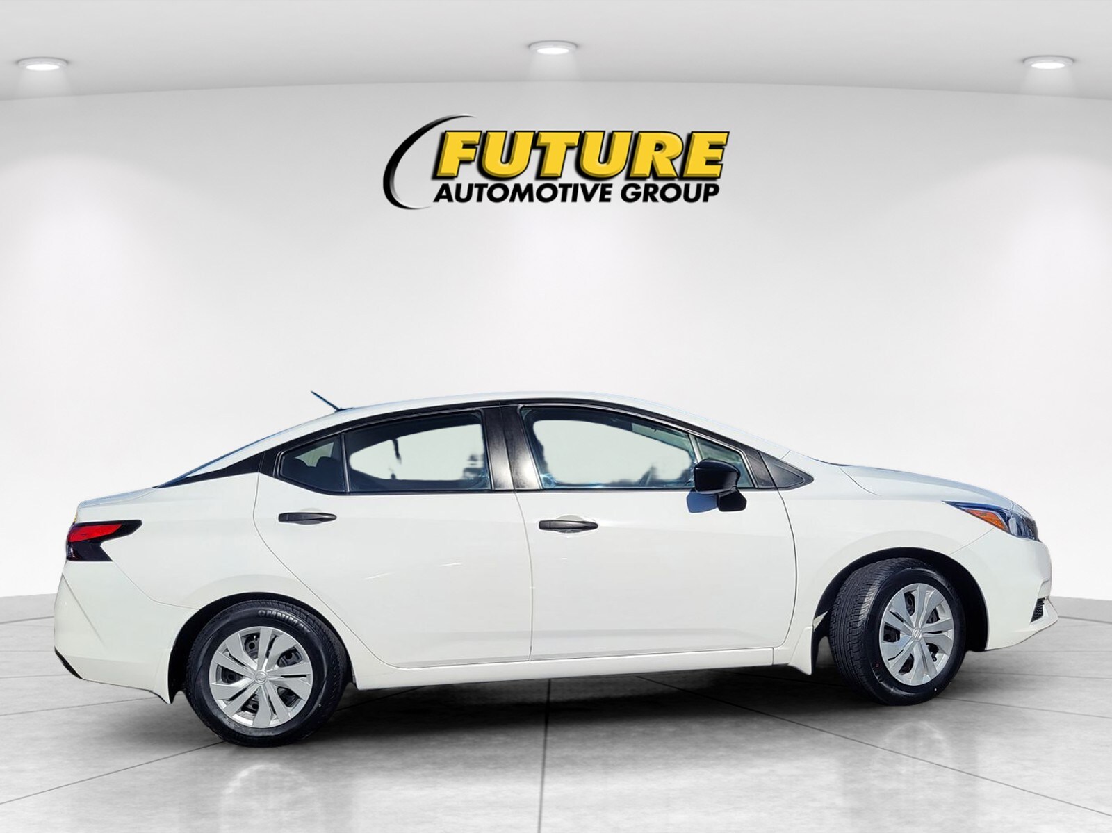 2022 Nissan Versa 1.6 S photo 3