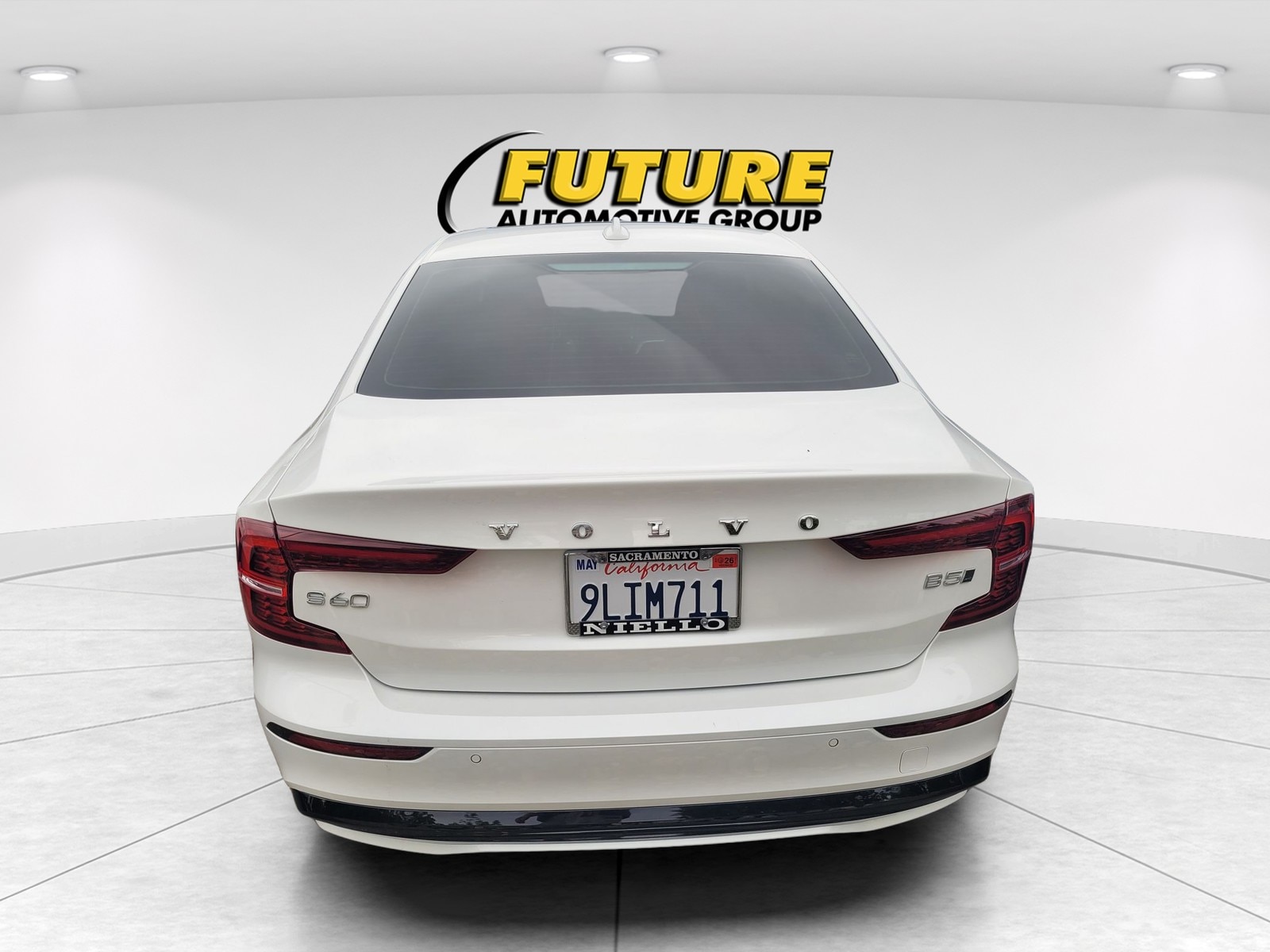 2024 Volvo S60 B5 Core Dark Theme photo 4