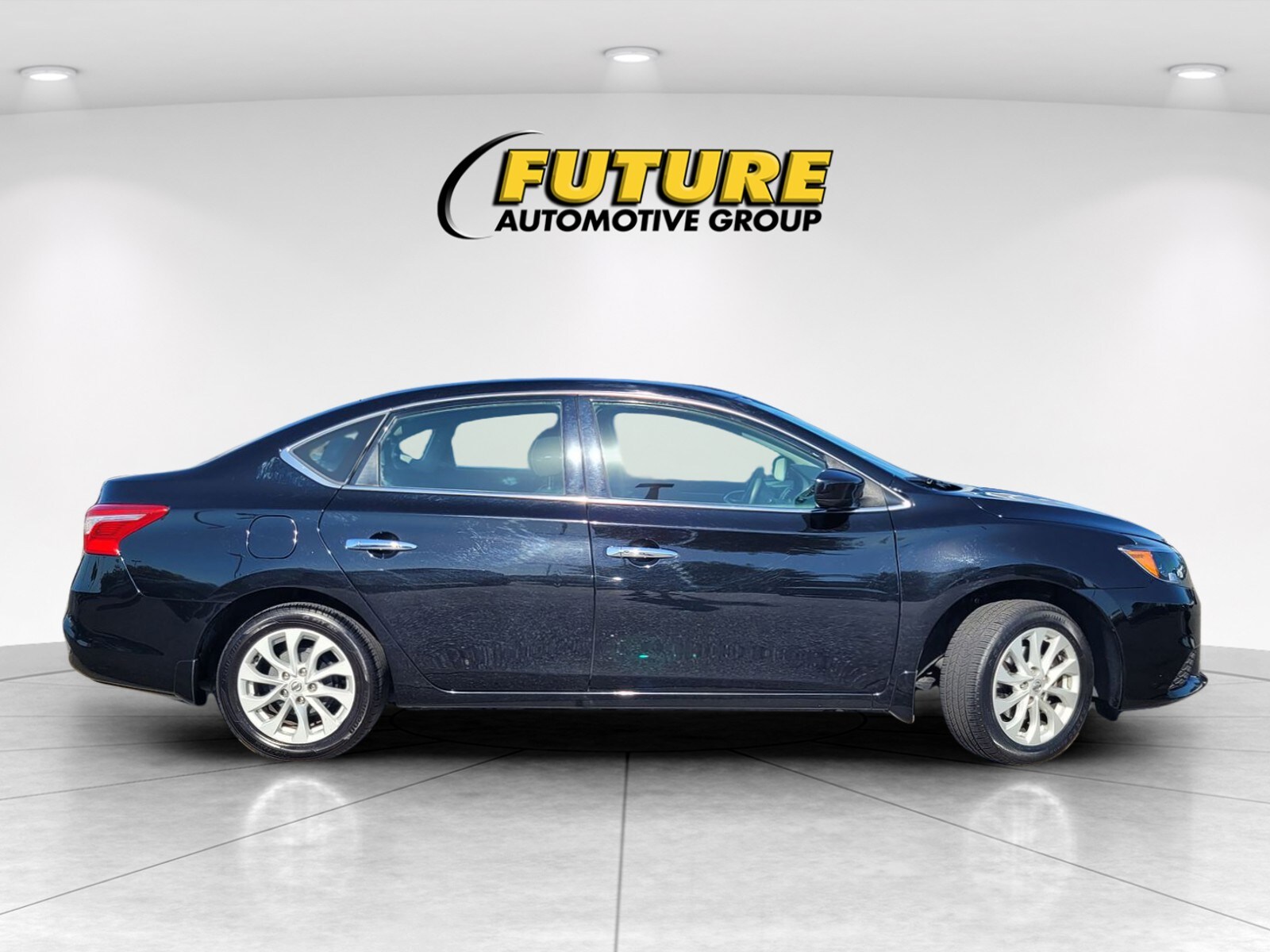 2019 Nissan Sentra SV photo 3